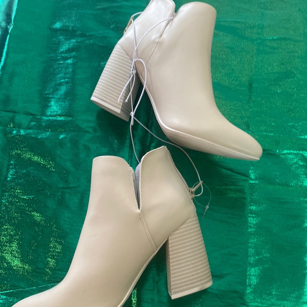 Sugar bone colored heeled boots
